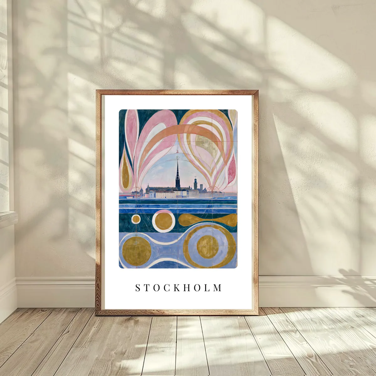 Poster Stockholm, gerahmt an eine helle Wand gelehnt